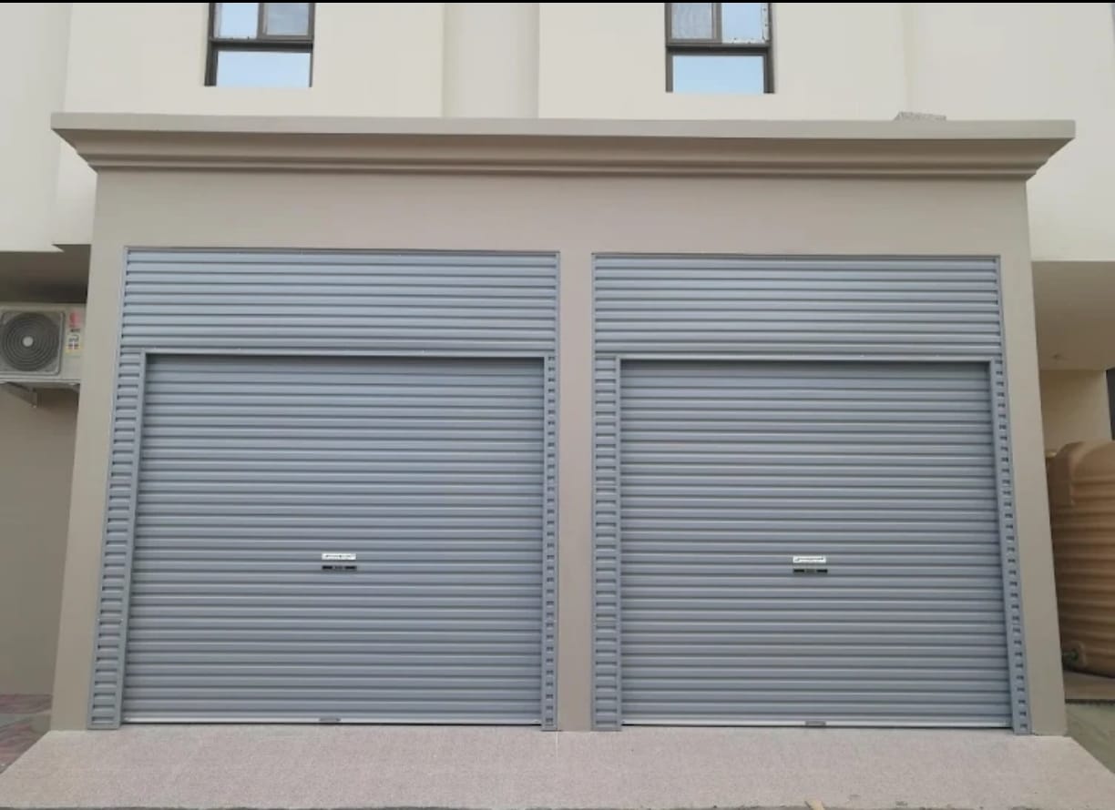 o	وهي الأبواب المخصصة لمداخل السيارات في المنازل أو المعارض أو المستودعات.